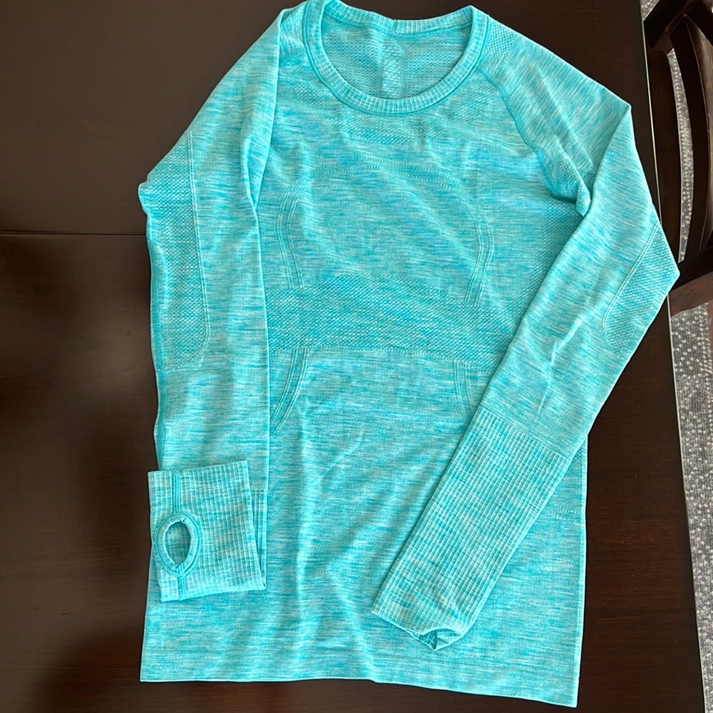 Lululemon - Fit Swiftly Thumbhole